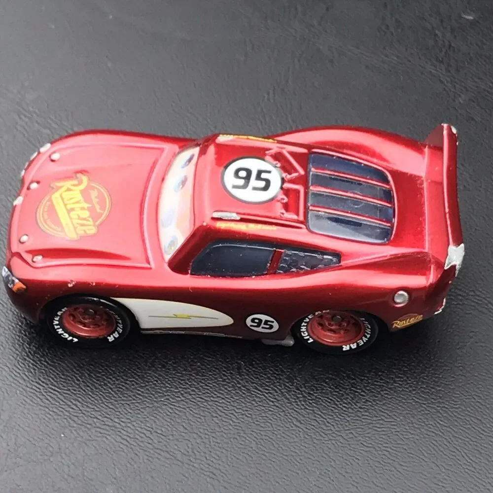 Cars Movie Toy Car 95 Rust-eze Die Cast Lightning McQueen